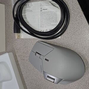 Silver Ergonomic Wireless Mouse with USB Connectivity